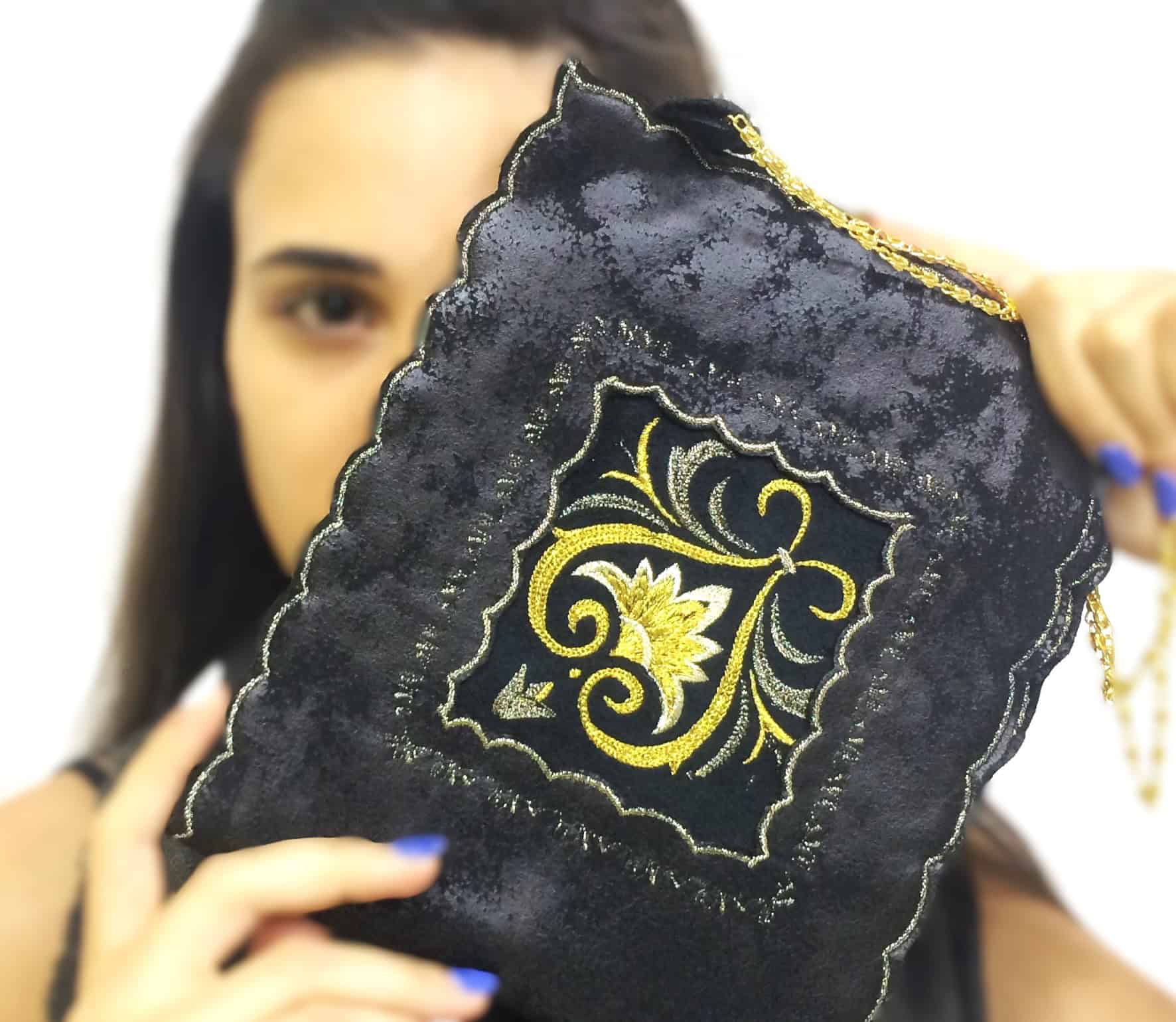 ქალის კლაჩი ექსკლუზიური ორნამენტული დეკორით